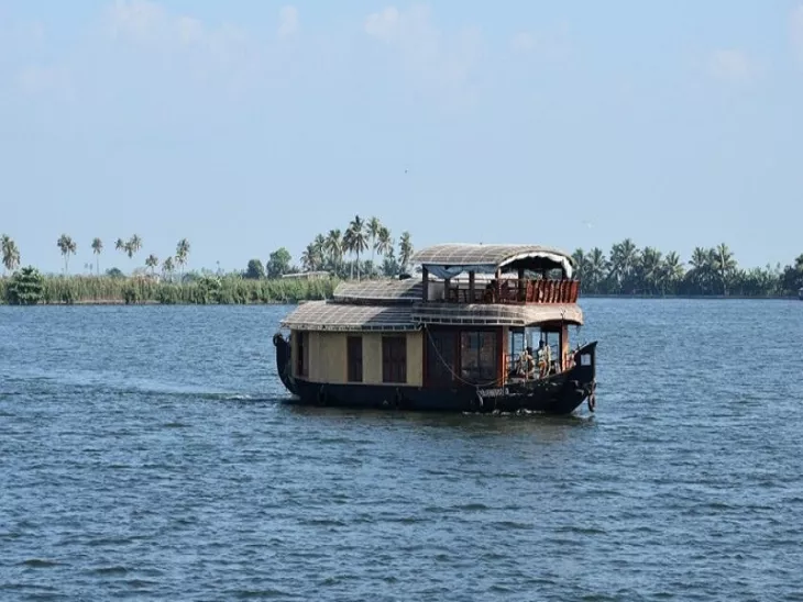 Feel The Natural Beauty And Peace With A Best Houseboat Tour In Kerala For A Memorable Journey From Visakhapatnam